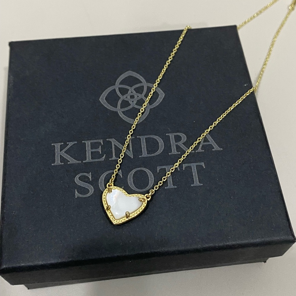 Kendra Scott Gold Heart Pendant Necklace with White Mother-of-Pearl